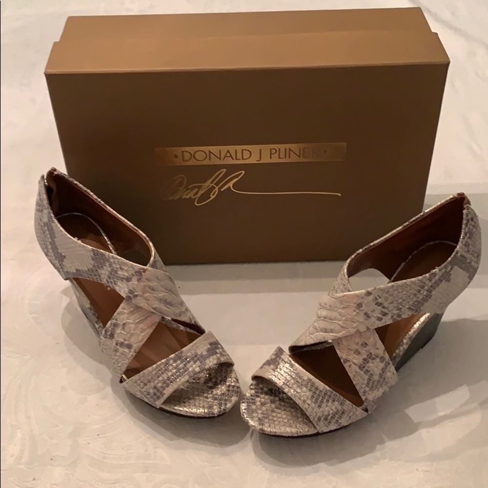 New Donald J Pliner silver metallic snake wedges